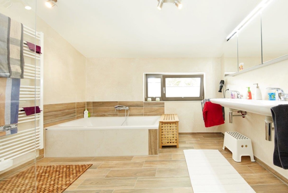 Fertighaus Nussbaumallee Mit Versetztem Pultdach Gussek Haus Hausbaudirekt De