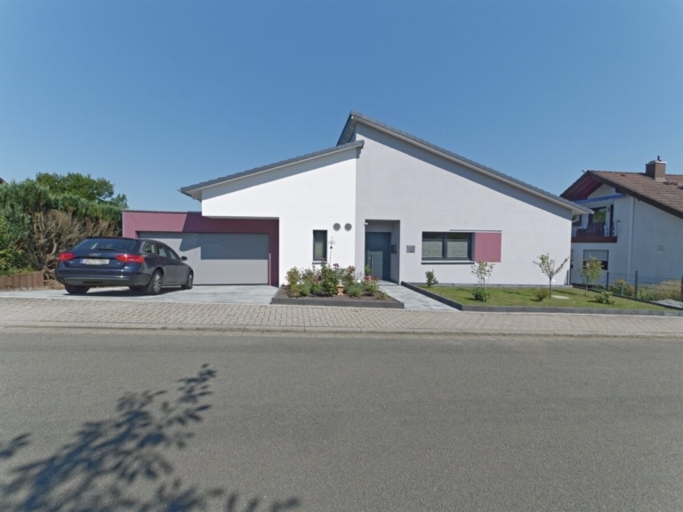 Bungalow Haus mit Garage