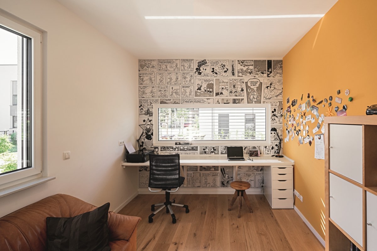 Wandgestaltung mit Comic Tapete - Haus Design Ideen innen Einfamilienhaus Inneneinrichtung Fertighaus Lichtdurchfluteter Kubus von WeberHaus - HausbauDirekt.de