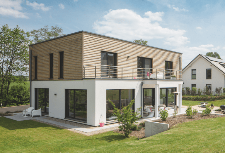 Einfamilienhaus im Grünen mit Flachdach & Garage