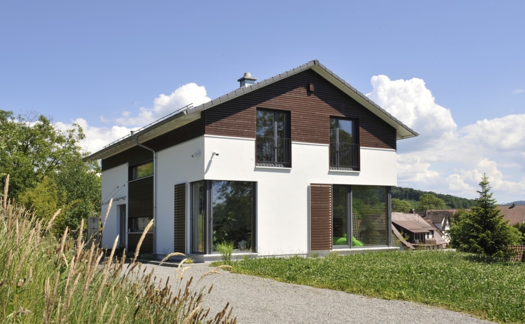 Modernes Holzhaus Huber D161 mit Satteldach