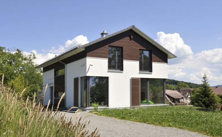 Modernes Holzhaus Huber D161 mit Satteldach