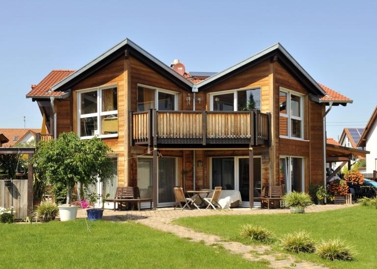 Modernes Holzhaus Goll B249 mit Erker & Balkon