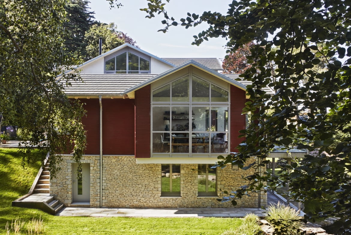 Villa im Landhausstil mit Holz Glas Naturstein Fassade & Satteldach - Haus bauen Ideen Baufritz Fertighaus Landhaus FORTESCUE - HausbauDirekt.de
