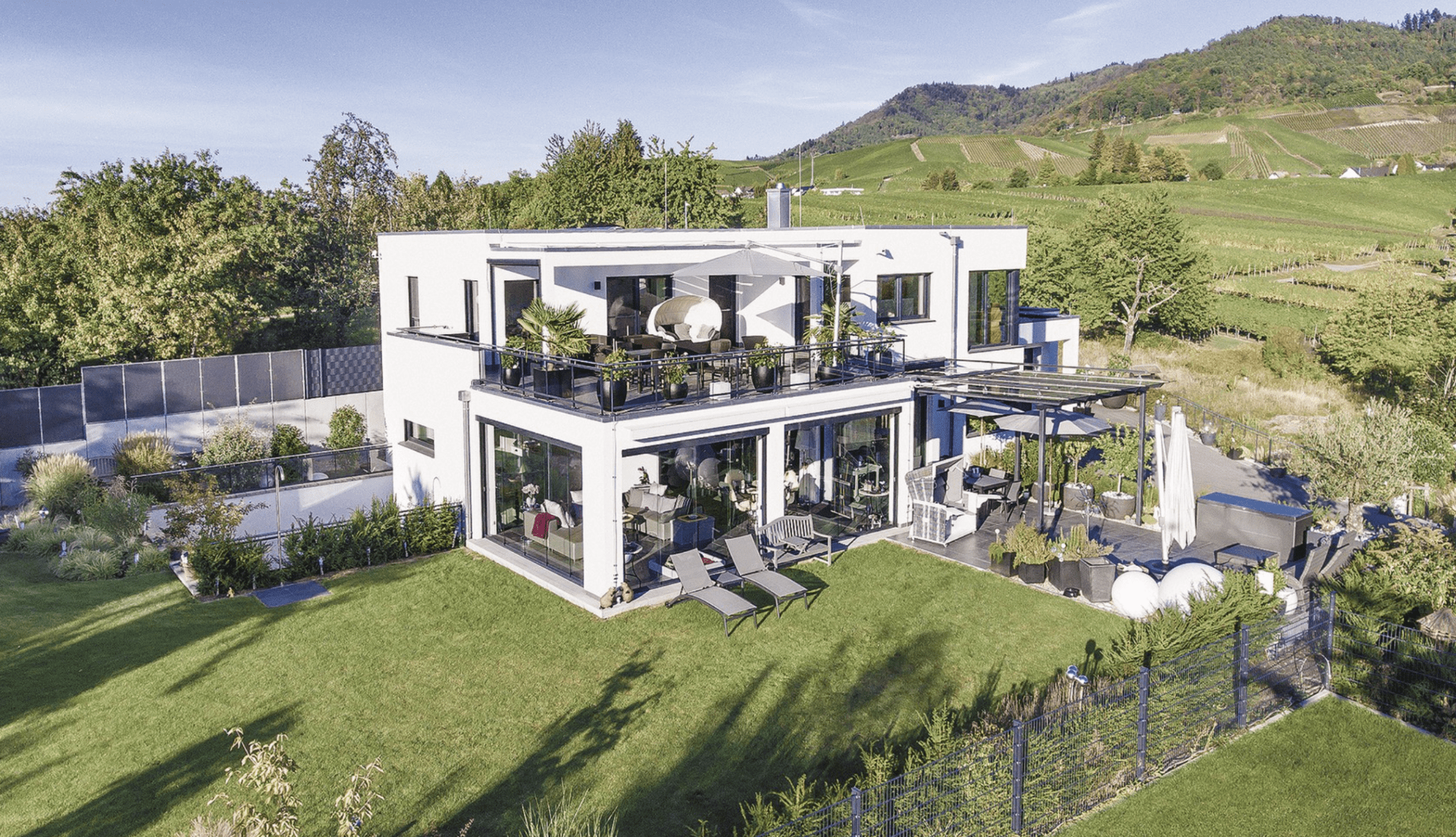 Modernes Haus mit Flachdach & Garage im Bauhausstil bauen - Einfamilienhaus Ideen WeberHaus Fertighaus - HausbauDirekt.de