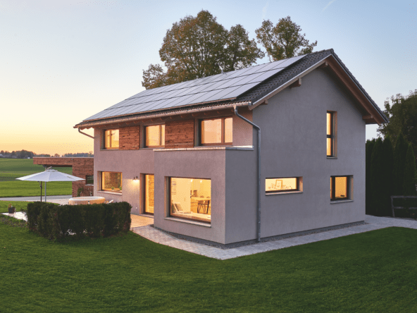 Einfamilienhaus modern im Landhausstil mit Satteldach, Erker, Carport & Garage bauen - Haus Ideen WeberHaus Fertighaus - HausbauDirekt.de