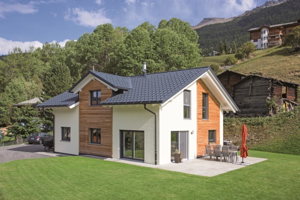 Modernes Haus im Alpenstil