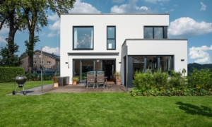 Kubushaus mit Garage