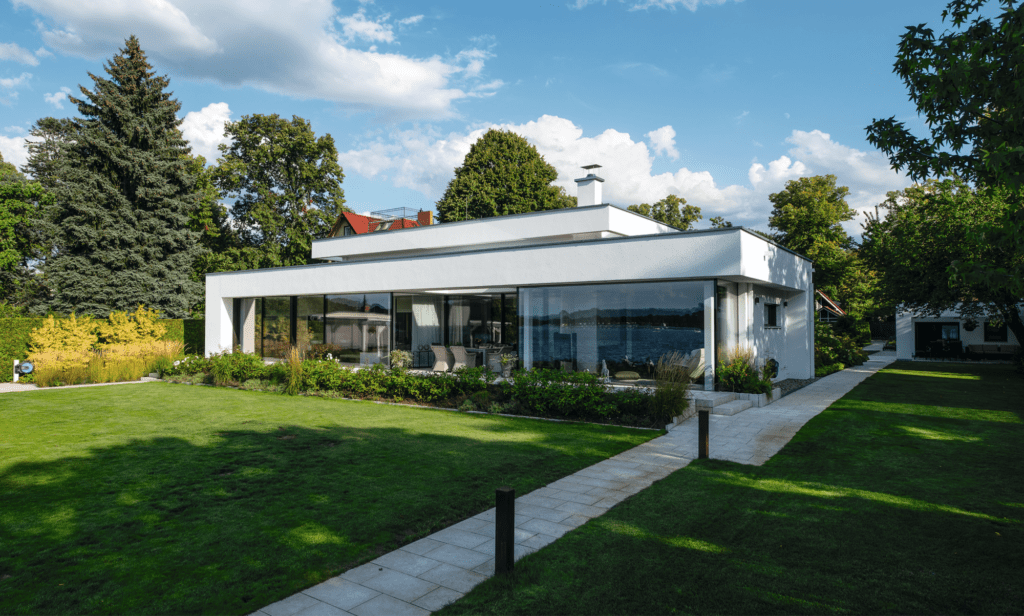 Moderner Bungalow mit Flachdach & Garage - | HausbauDirekt.de