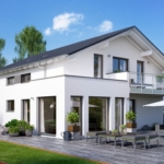 Satteldachhaus mit Glas