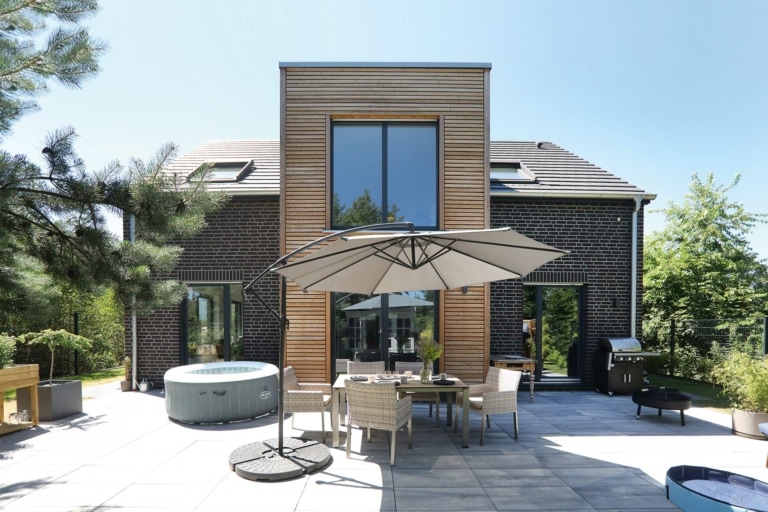 Einfamilienhaus Erlenbrunn modern mit Klinker Holz Fassade