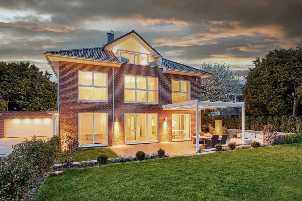 Stadtvilla Cesena mit Klinker Fassade und Doppelgarage