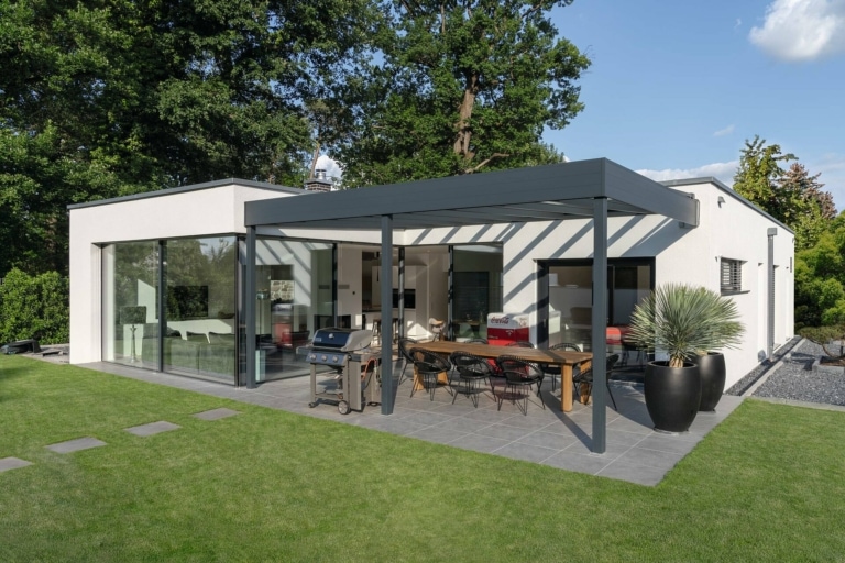 Eleganter Bungalow ebenLeben mit Flachdach Architektur