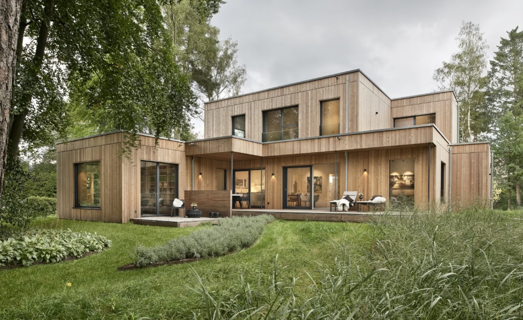 Modernes Kubushaus NEUMANN mit Holzfassade